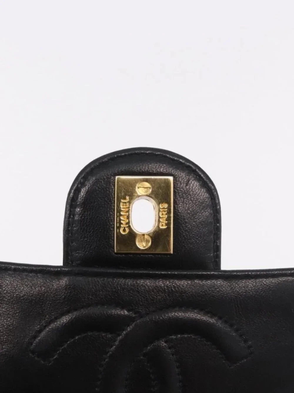 CHANEL Mini Matelasse 17 Chain Bag Patent leather Black Gold CC Auth 184825V